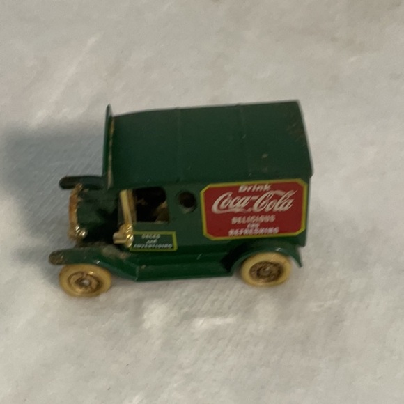 Coca Cola Green and Gold Vintage Delivery Truck Toy 1979 - Picture 3 of 6